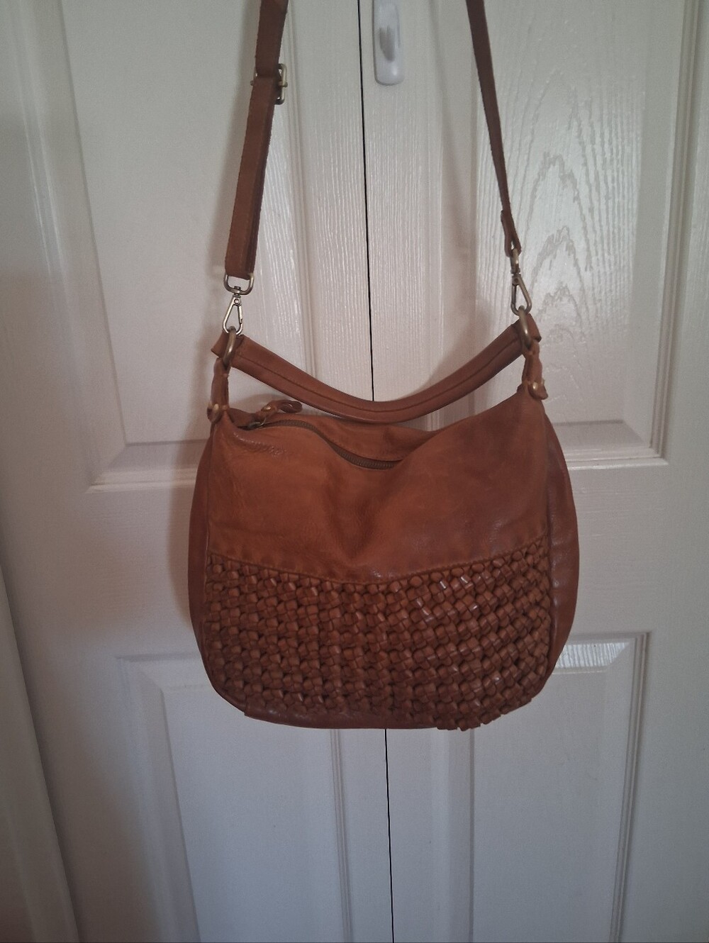 Women's Woven Leather Shoulder Bag - Tan - Picture 8 of 9